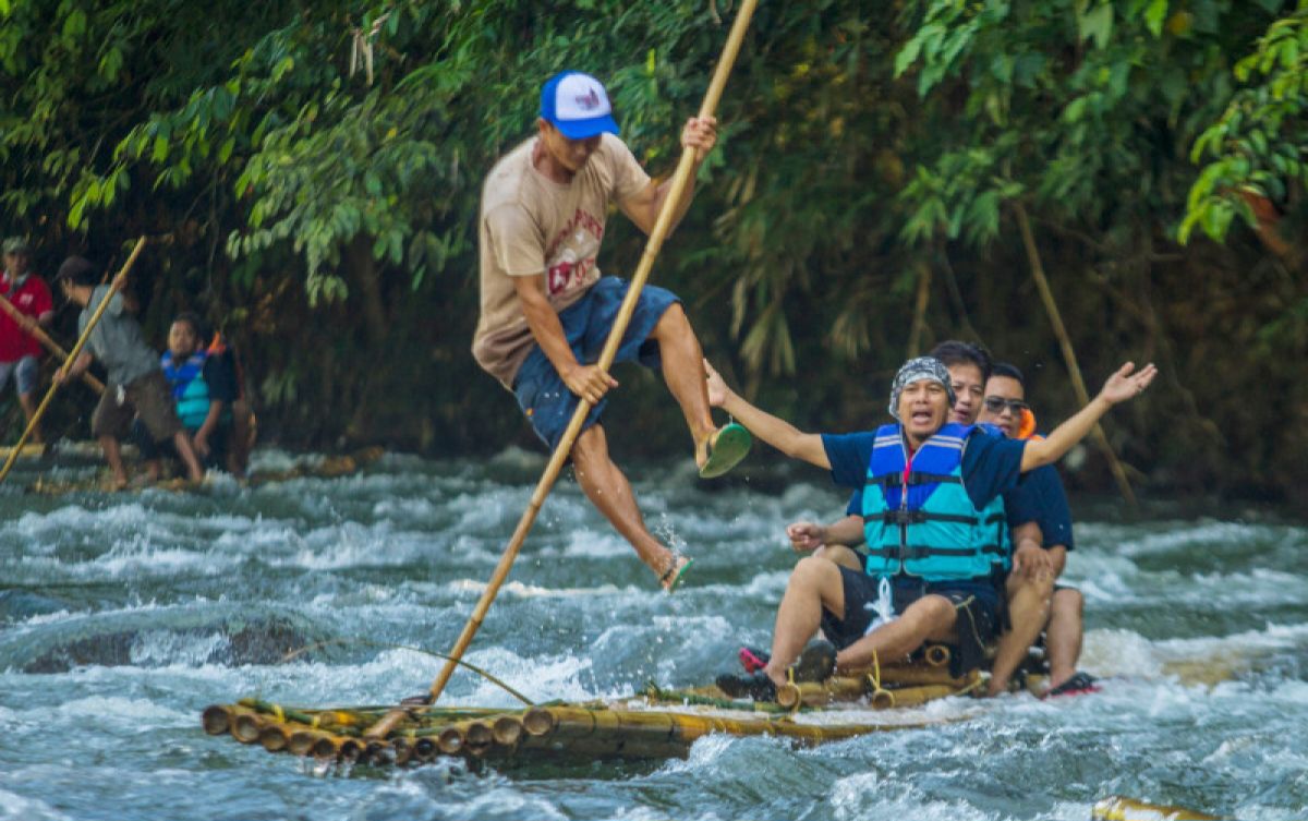 Bamboo Rafting 1